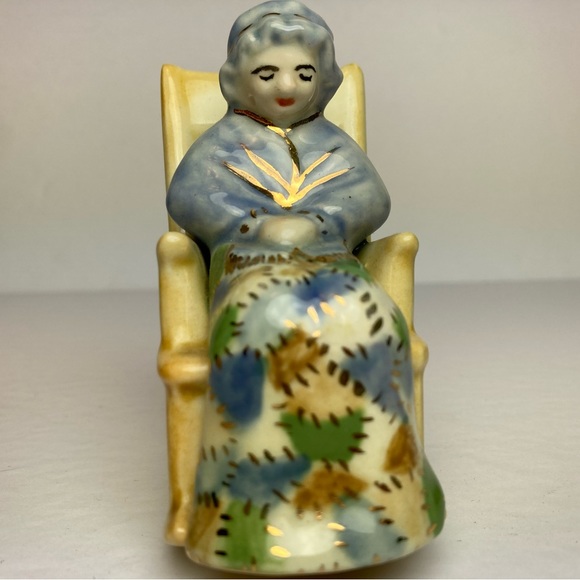 old couple sitting in rocking chairs figurines | Anniversary Gift - Picture 3 of 16
